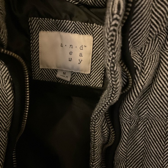 A new day Cute gray puffer vest size medium - Picture 3 of 16